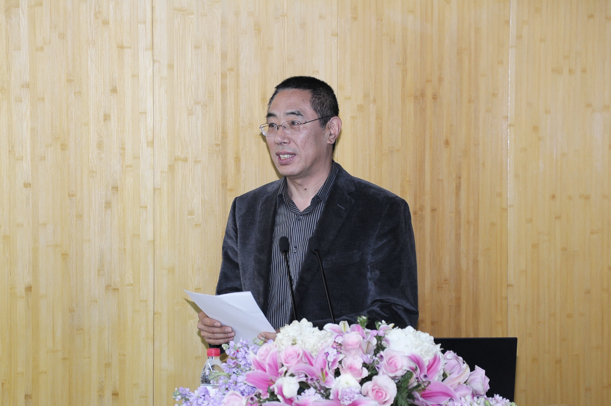 魏洪林-3-代表哈尔滨工业大学建筑设计研究院在高校设计院办公室主任人力资源负责人会议上致辞.JPG