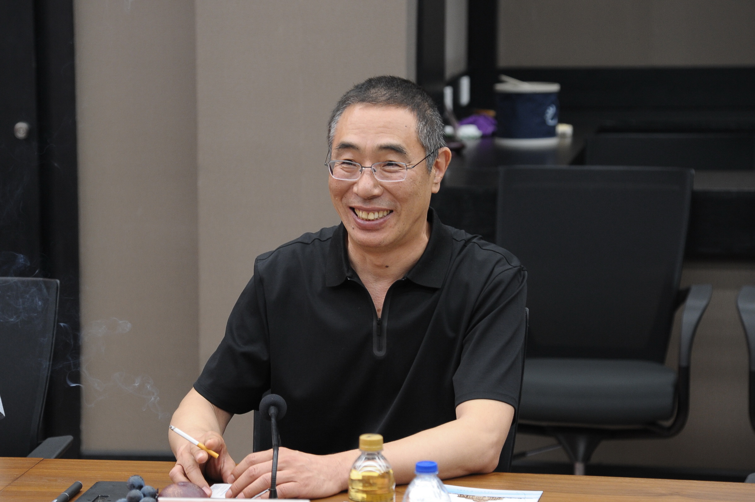 魏洪林-4-主持院内会议.JPG